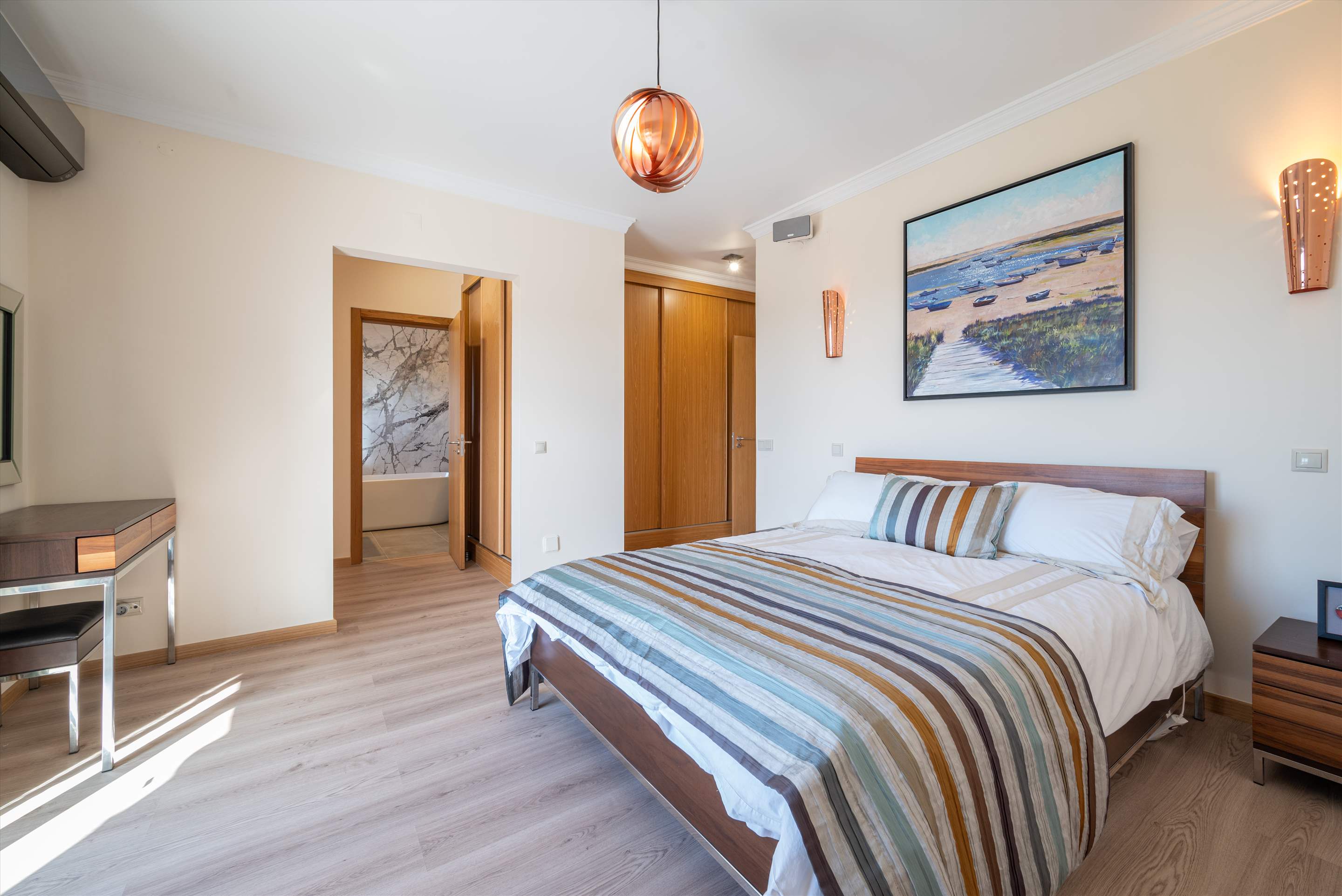 Casa da Pena Branca Four Bedrooms, 8 Persons occupancy, 4 bedroom villa in Loule Area, Algarve