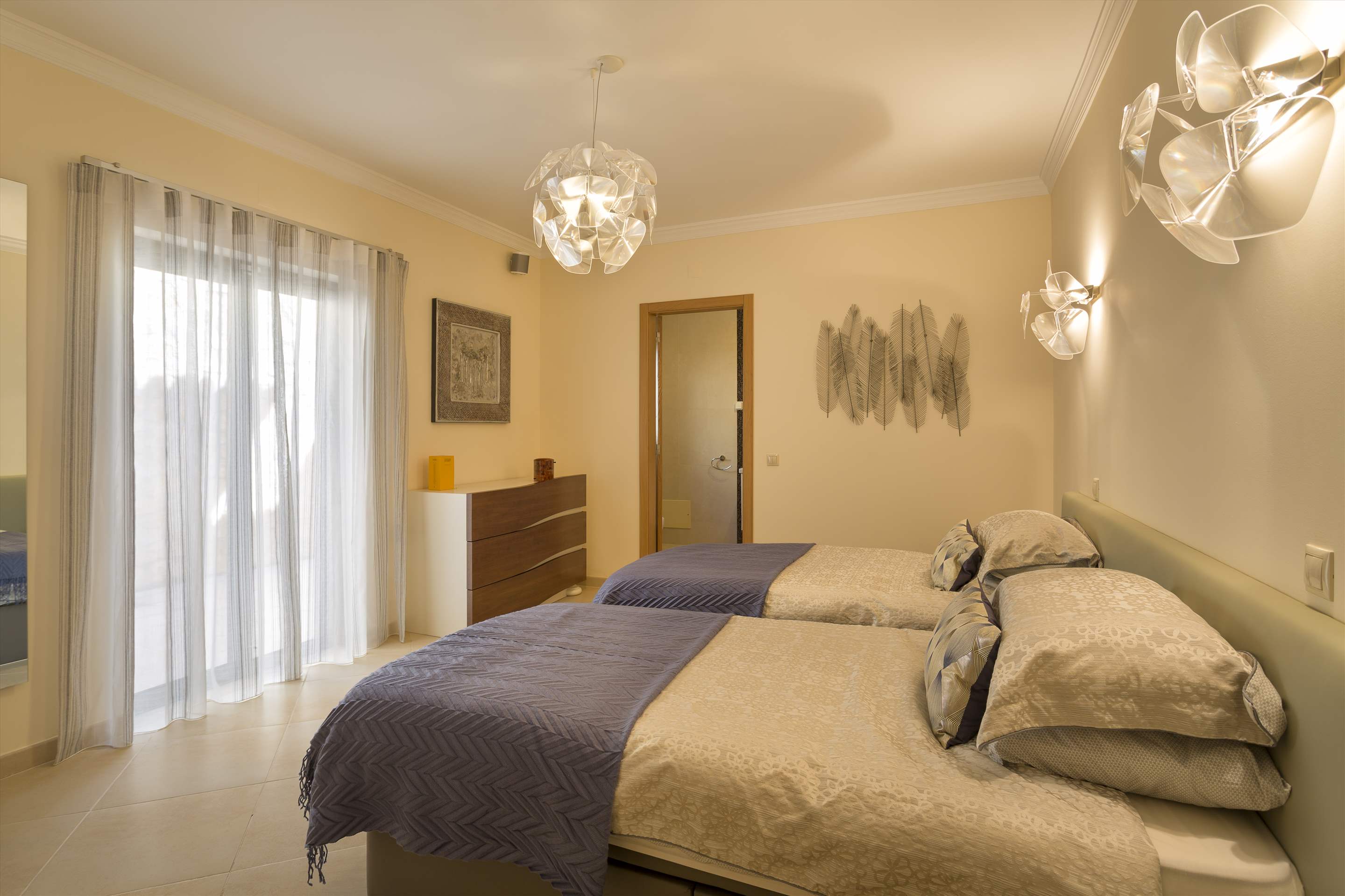 Casa da Pena Branca Four Bedrooms, 8 Persons occupancy, 4 bedroom villa in Loule Area, Algarve