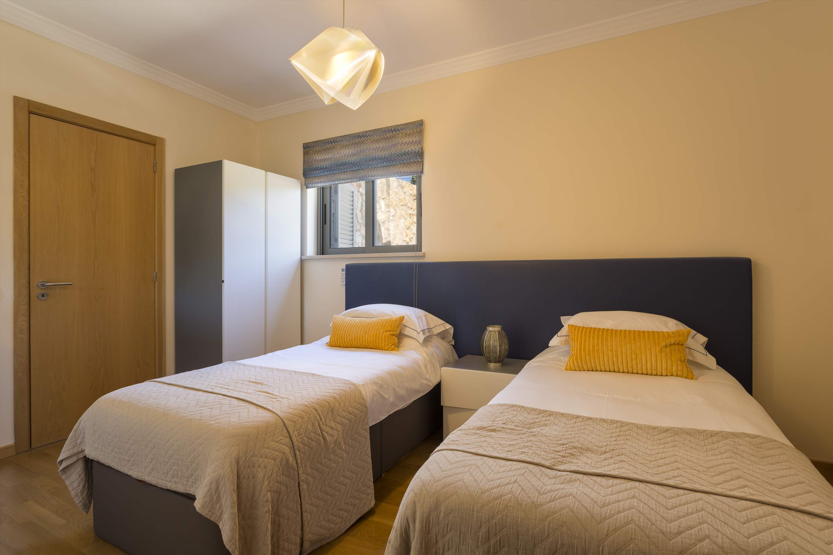 Casa da Pena Branca Four Bedrooms, 8 Persons occupancy, 4 bedroom villa in Loule Area, Algarve