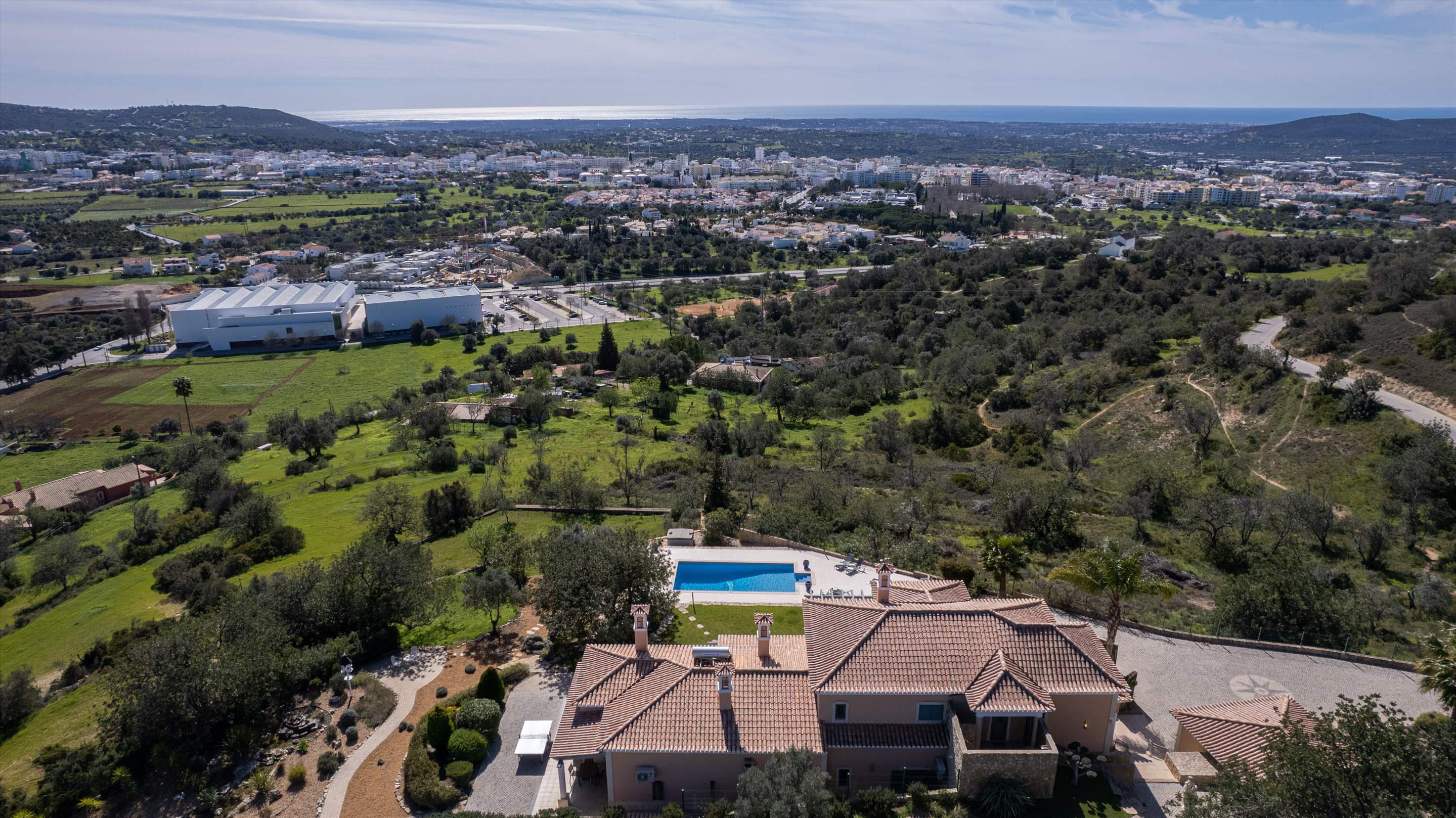 Casa da Pena Branca Four Bedrooms, 8 Persons occupancy, 4 bedroom villa in Loule Area, Algarve